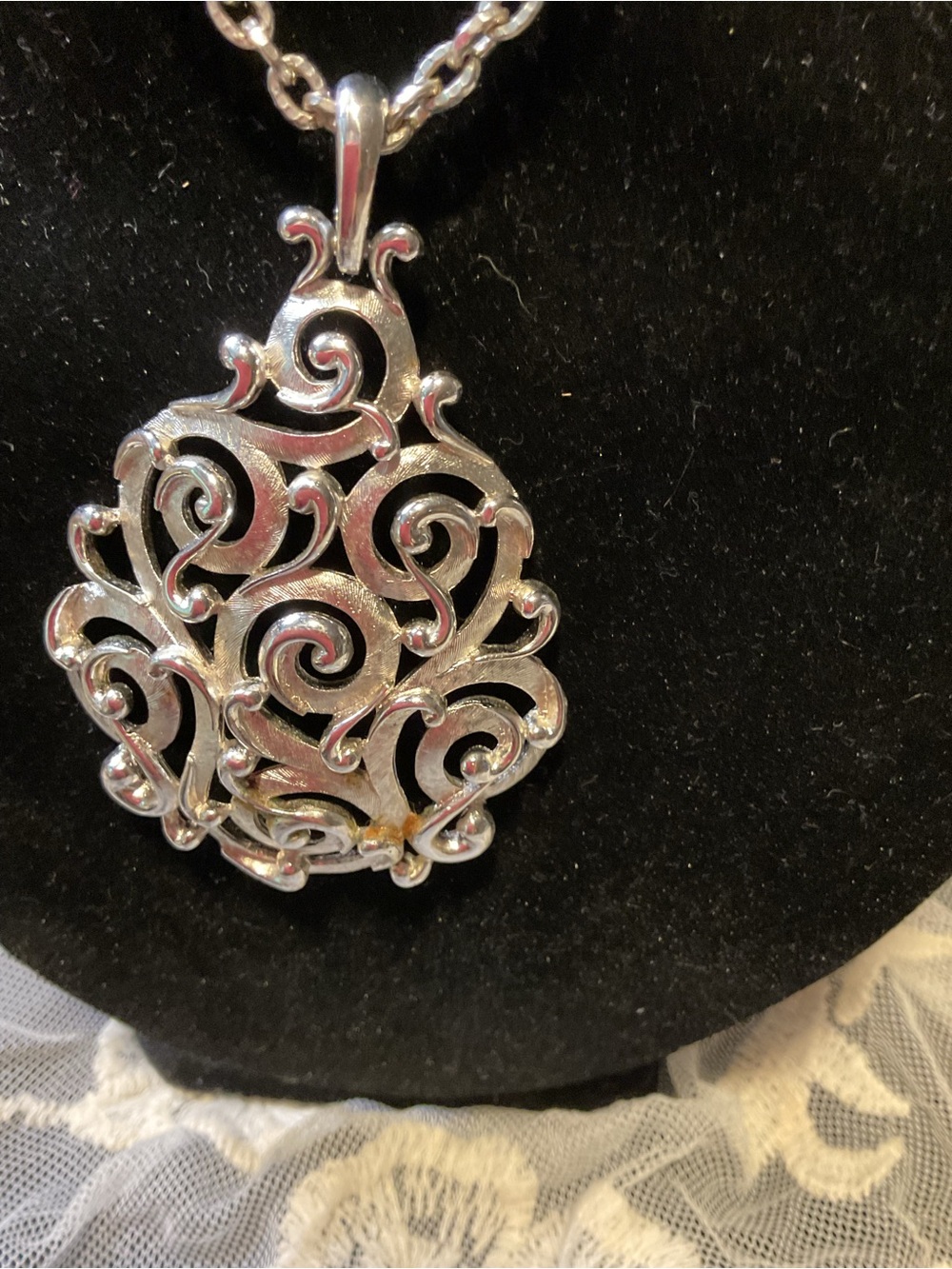 Elegant Silver Filigree Pendant Necklace - Women Jewelry